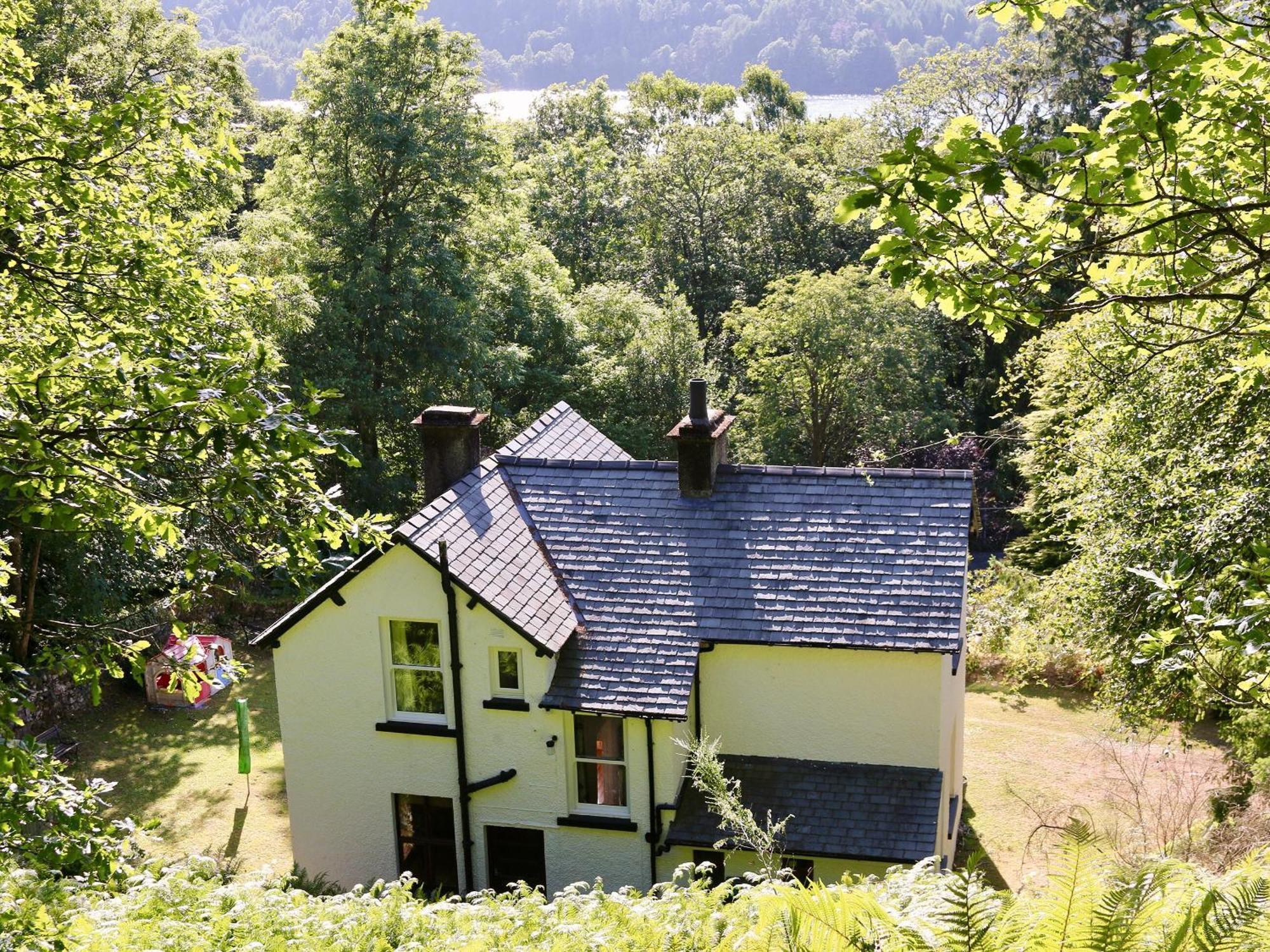 Tower View Villa Winster  Exterior photo
